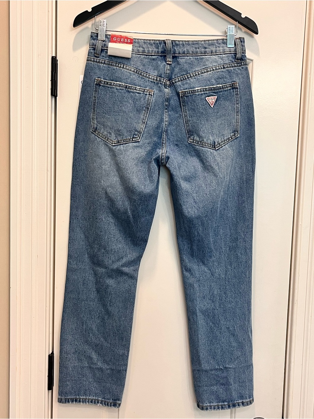 NWT GUESS Women’s Lively Straight Jeans in Light Blue Denim - Picture 2 of 7
